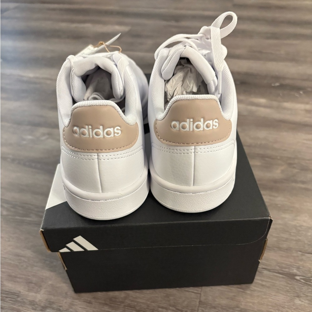 NWT Adidas Women Lifestyle Advantage Shoes - Picture 3 of 6